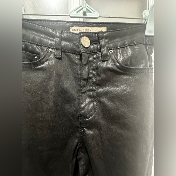 ASOS DESIGN faux leather straight leg pants in black - Picture 3 of 6